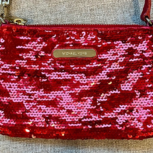 Michael Kors 🎁Red Sequin Wristlet Mini Bag🎁 Perfect for Holidays - Picture 2 of 11